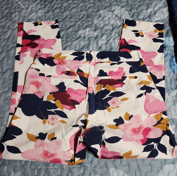 Womens old navy floral jean - Picture 9 of 10